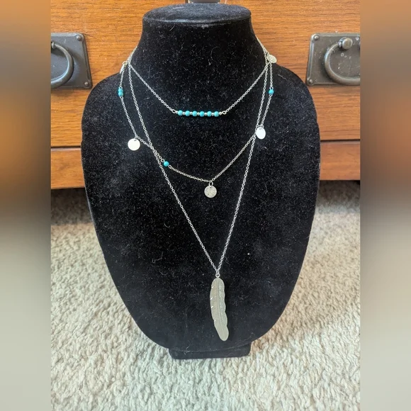 NWT Set of 4 drop multi layered necklaces - Picture 4 of 4